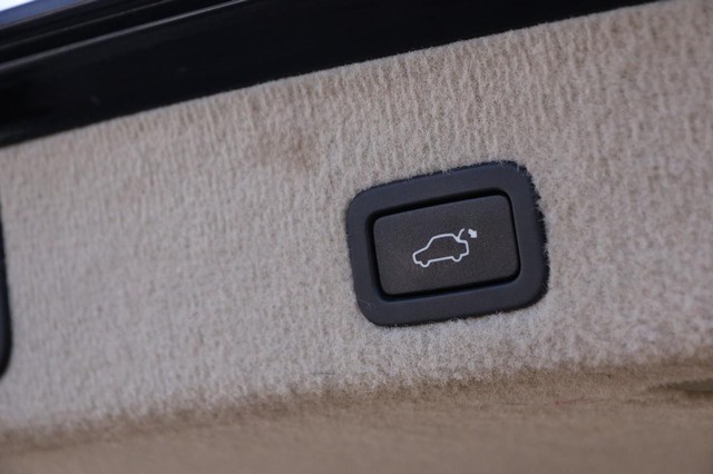 Volvo XC70 Vehicle Image 08