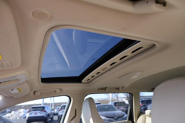 Volvo XC70 Vehicle Image 09