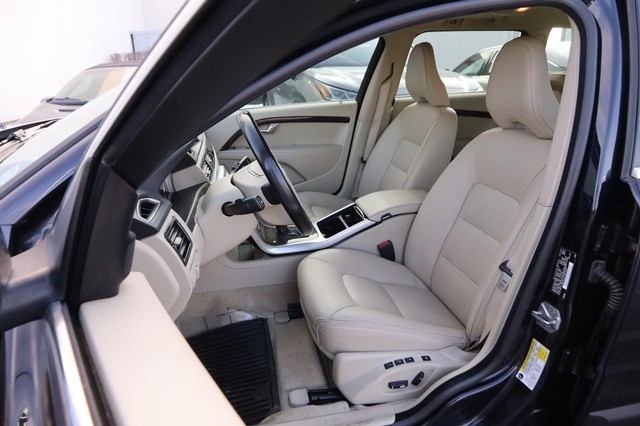 Volvo XC70 Vehicle Image 10