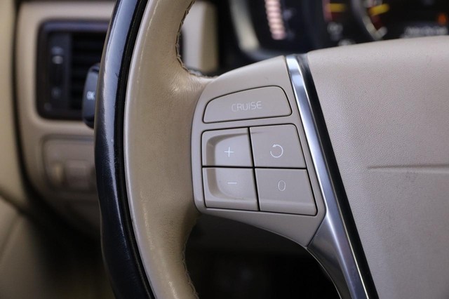 Volvo XC70 Vehicle Image 13