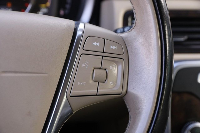 Volvo XC70 Vehicle Image 14