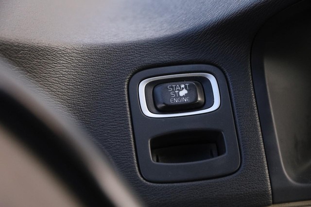 Volvo XC70 Vehicle Image 16