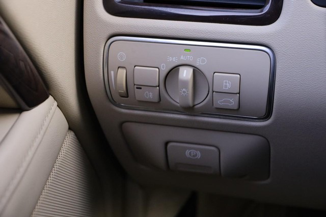 Volvo XC70 Vehicle Image 20