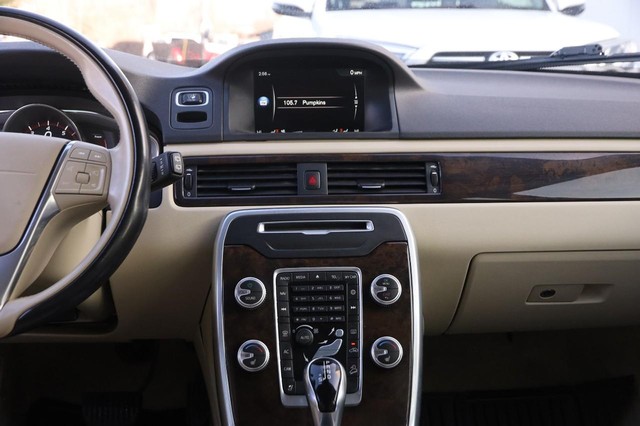 Volvo XC70 Vehicle Image 24