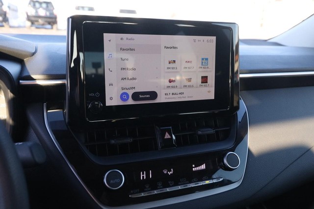 Toyota Corolla Vehicle Image 14