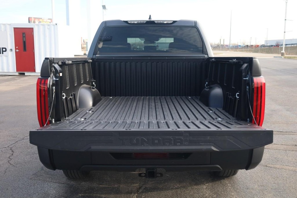 Toyota Tundra 4WD Vehicle Full-screen Gallery Image 7