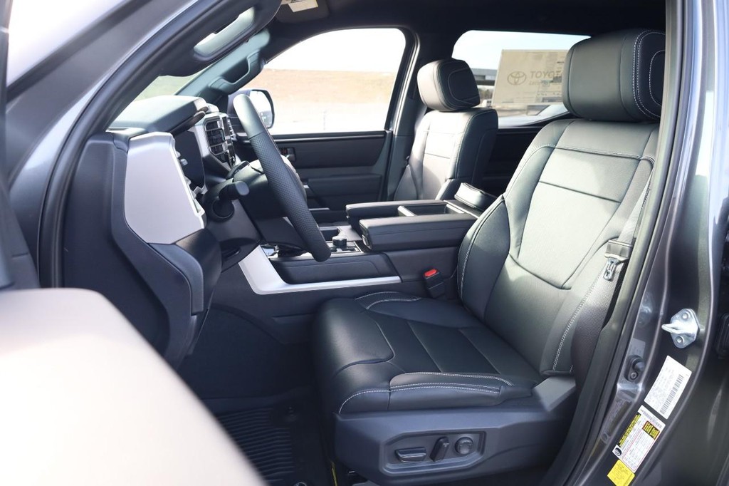 Toyota Tundra 4WD Vehicle Full-screen Gallery Image 8