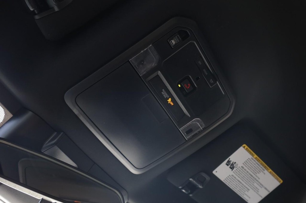 Toyota Tundra 4WD Vehicle Full-screen Gallery Image 15