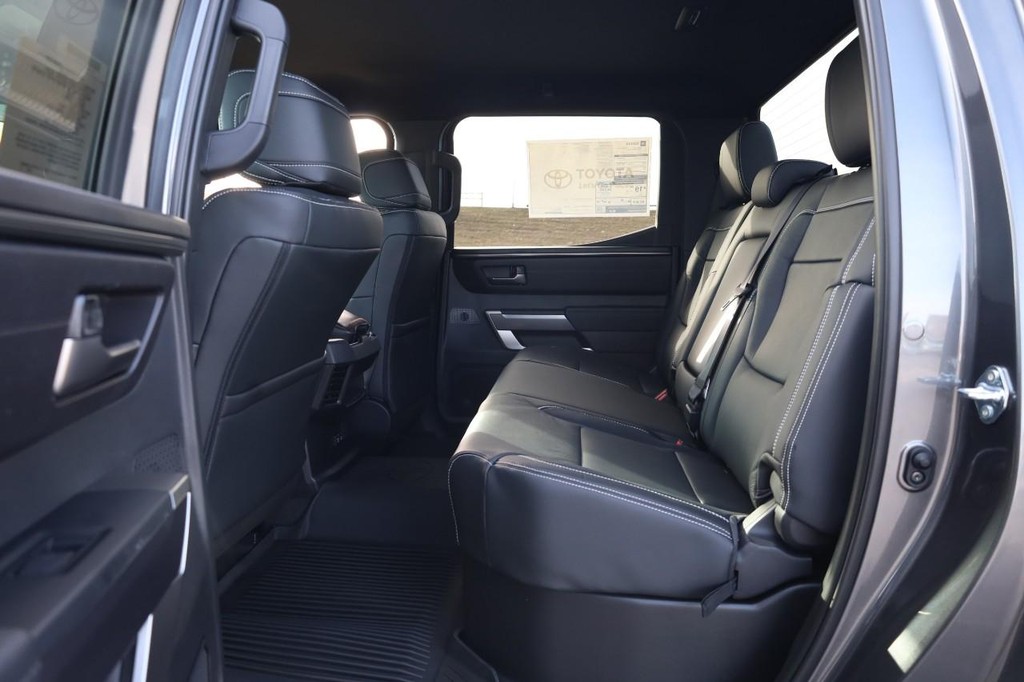 Toyota Tundra 4WD Vehicle Full-screen Gallery Image 18