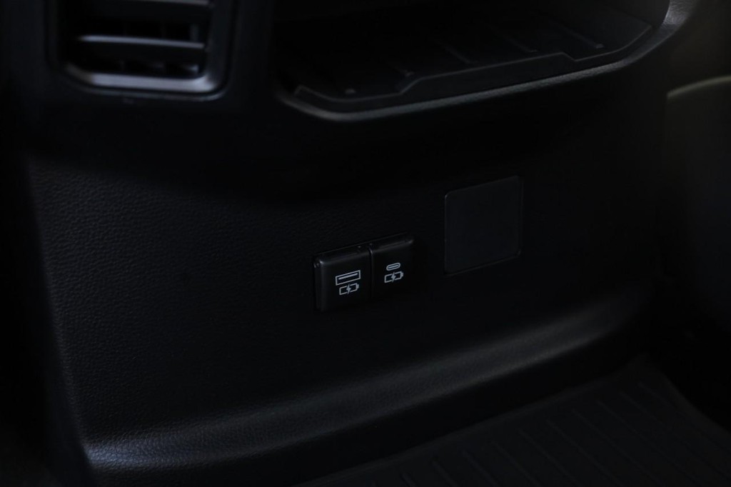 Toyota Tundra 4WD Vehicle Full-screen Gallery Image 19