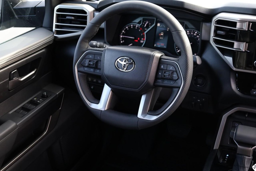 Toyota Tundra 4WD Vehicle Full-screen Gallery Image 21