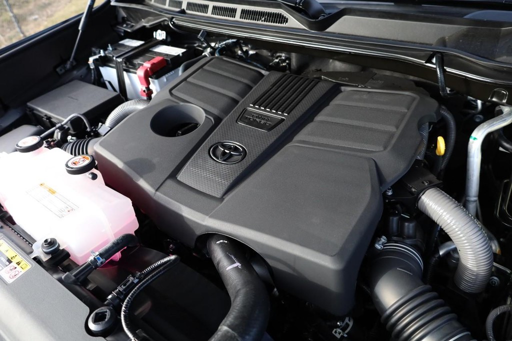 Toyota Tundra 4WD Vehicle Full-screen Gallery Image 23