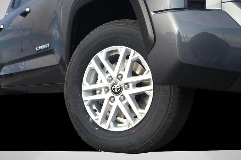 Toyota Tundra 4WD Vehicle Image 03