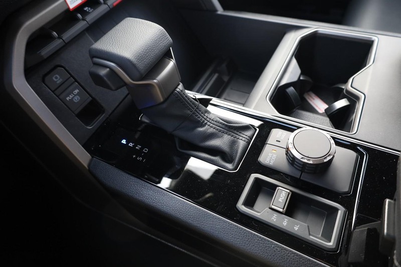 Toyota Tundra 4WD Vehicle Image 14