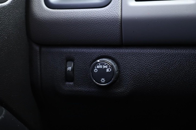 Chevrolet Colorado Vehicle Full-screen Gallery Image 19