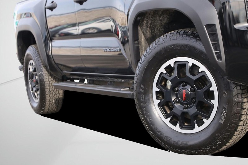Toyota Tacoma 4WD Vehicle Image 03