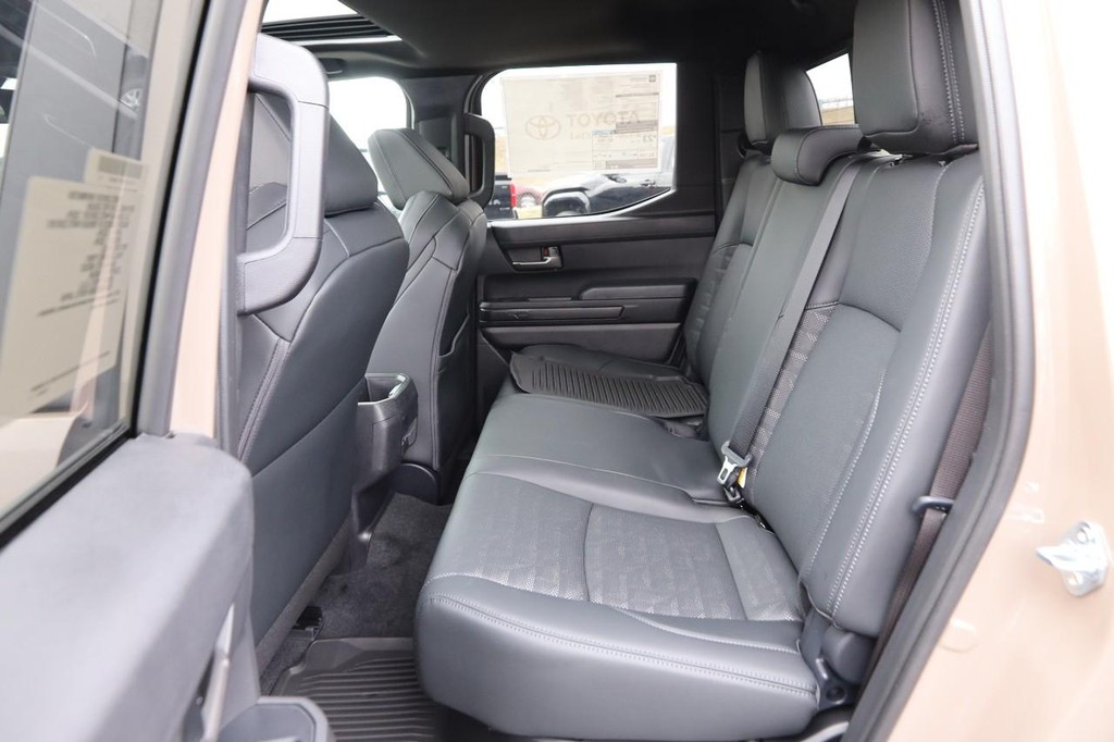 Toyota Tacoma 4WD Vehicle Full-screen Gallery Image 10