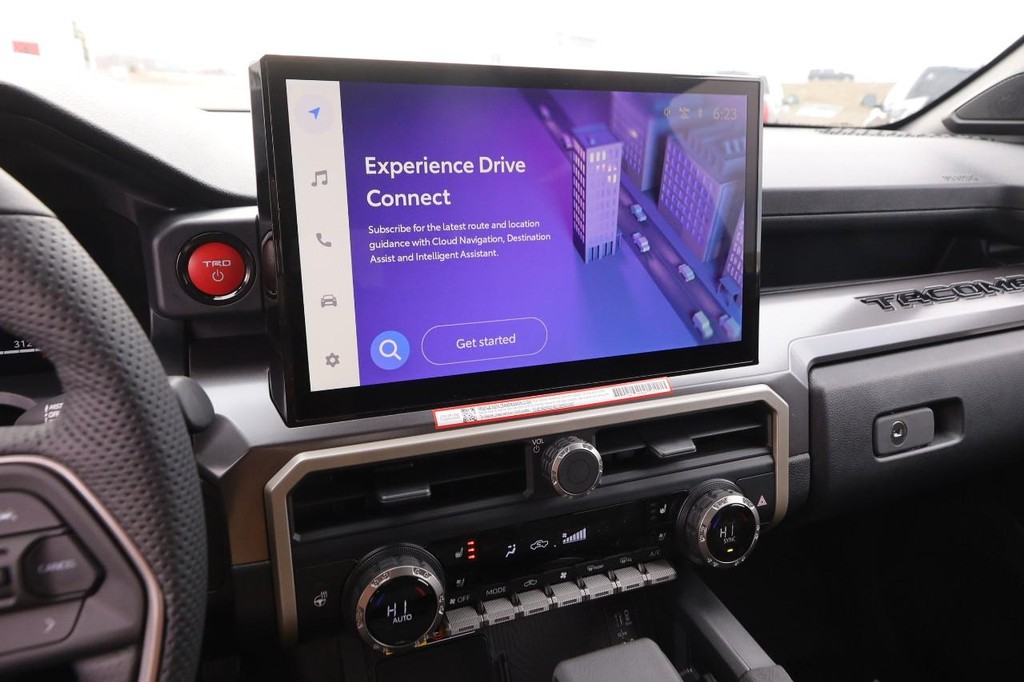 Toyota Tacoma 4WD Vehicle Full-screen Gallery Image 16