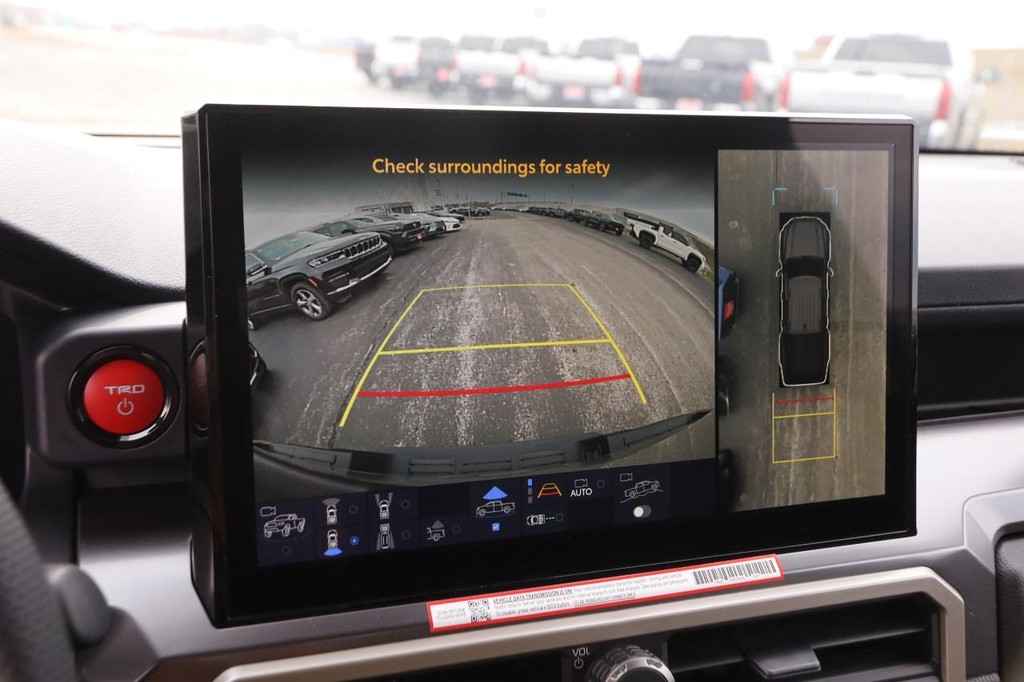 Toyota Tacoma 4WD Vehicle Full-screen Gallery Image 18