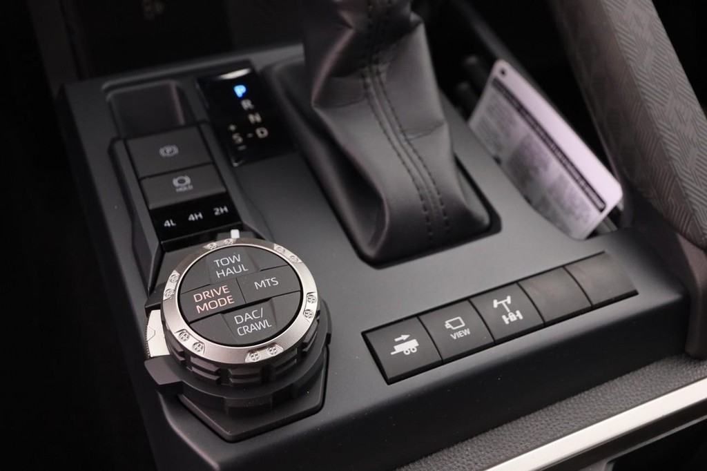 Toyota Tacoma 4WD Vehicle Full-screen Gallery Image 20