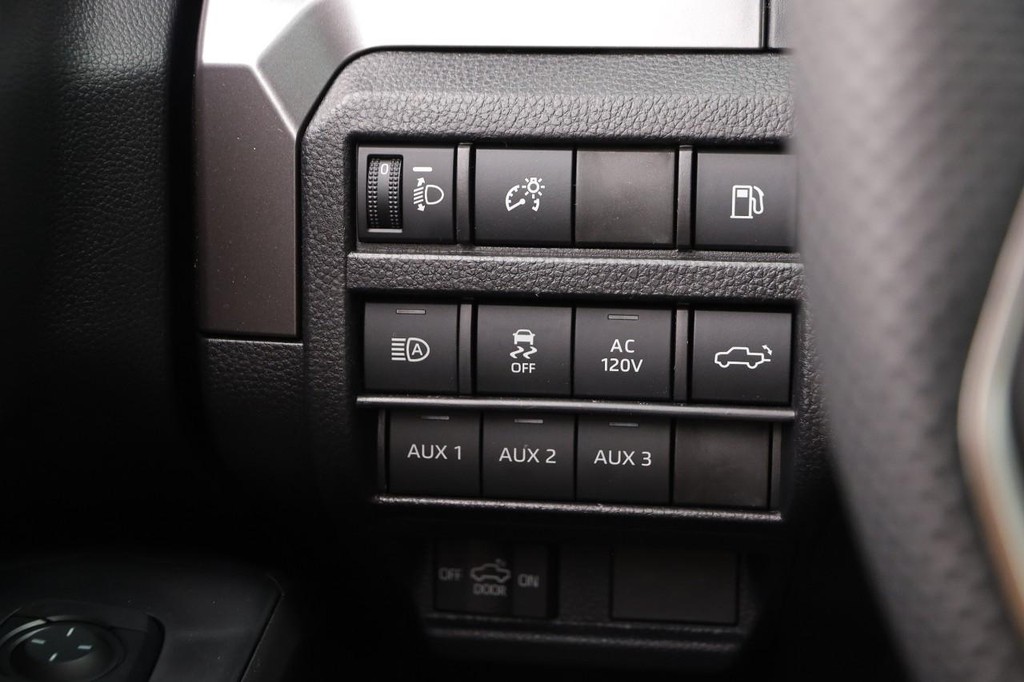 Toyota Tacoma 4WD Vehicle Full-screen Gallery Image 22