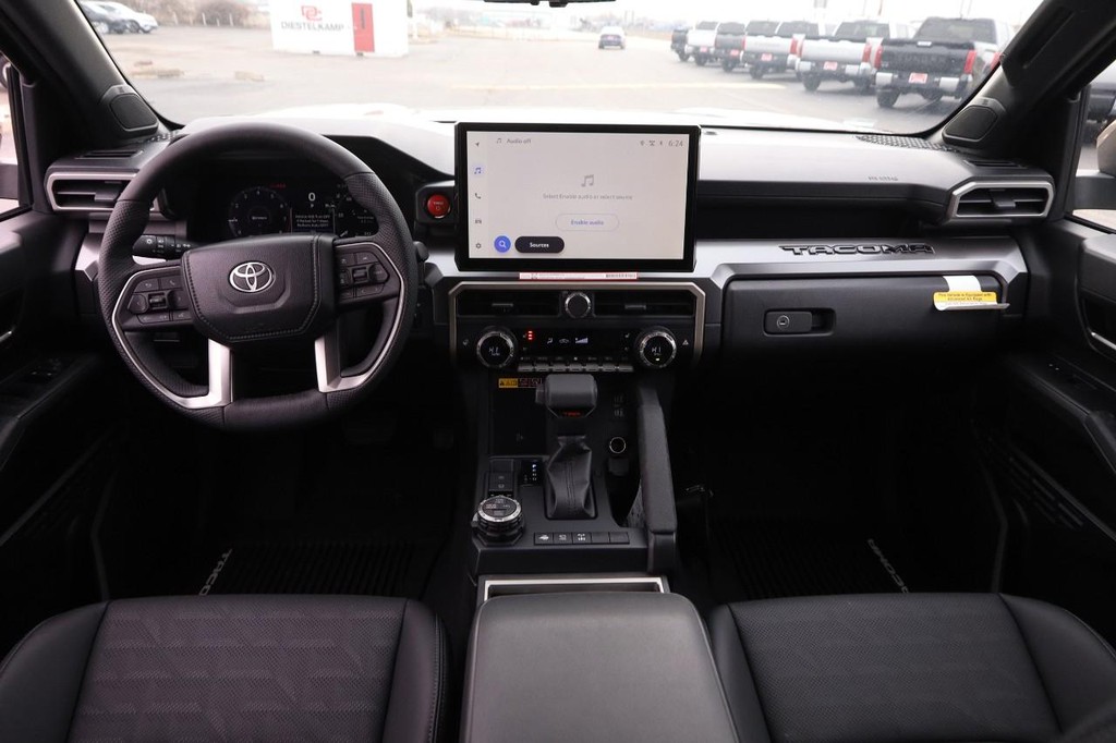 Toyota Tacoma 4WD Vehicle Full-screen Gallery Image 23