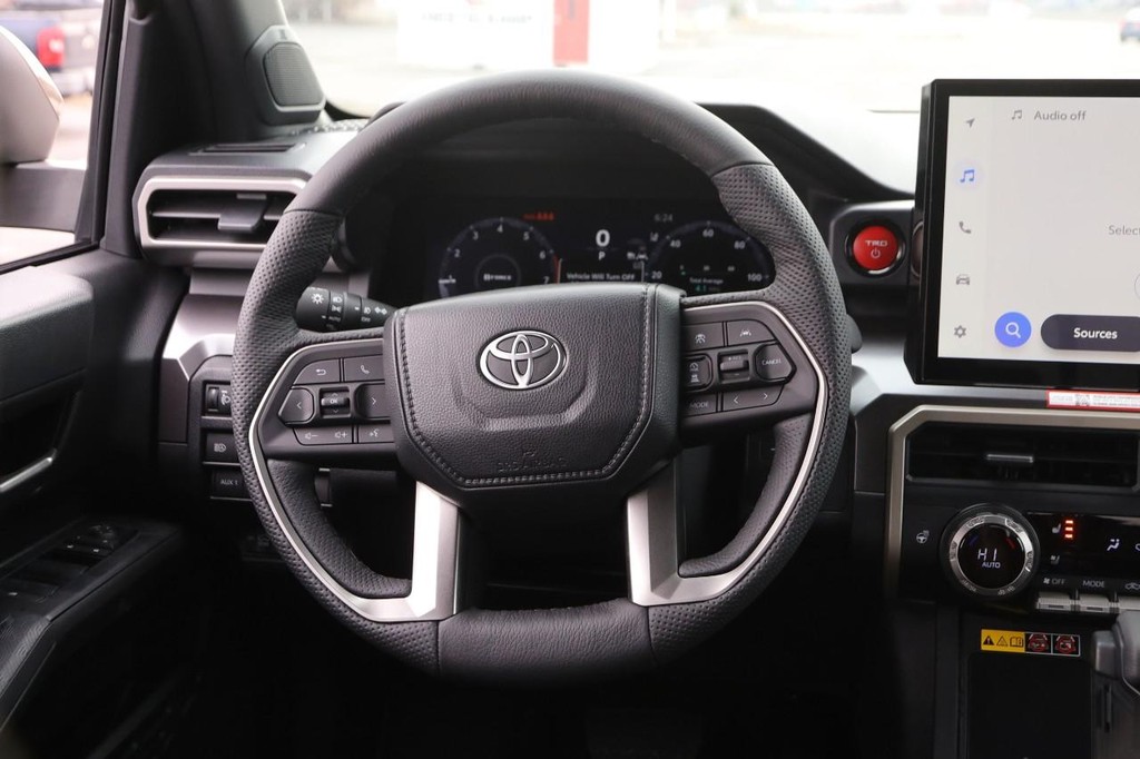 Toyota Tacoma 4WD Vehicle Full-screen Gallery Image 25