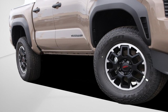 Toyota Tacoma 4WD Vehicle Image 03