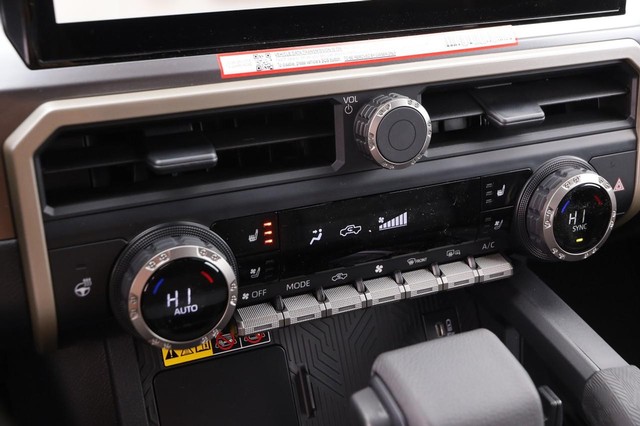 Toyota Tacoma 4WD Vehicle Image 19