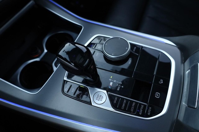 BMW X5 Vehicle Image 16