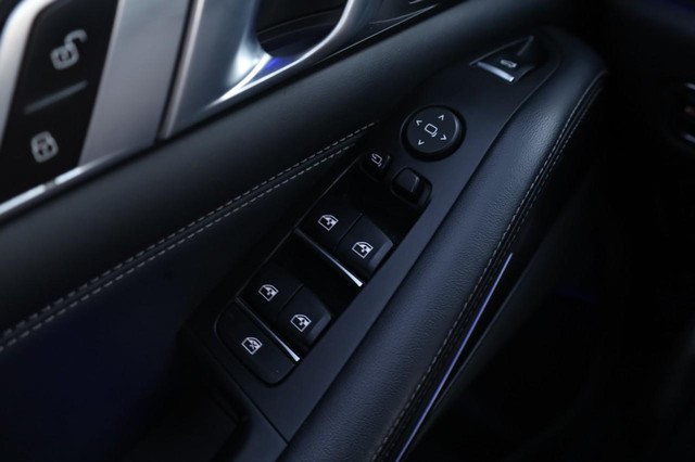 BMW X5 Vehicle Image 18