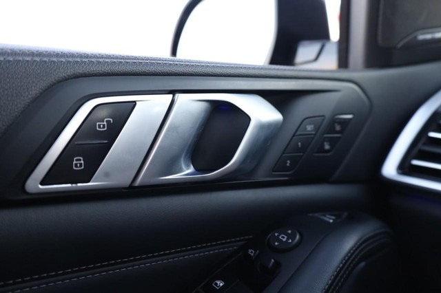 BMW X5 Vehicle Image 19