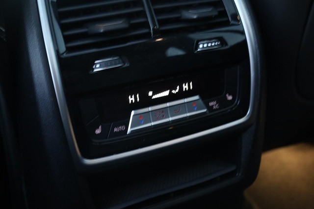 BMW X5 Vehicle Image 25