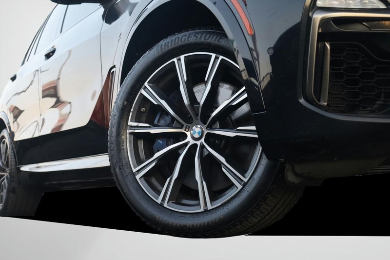 BMW X5 Vehicle Full-screen Gallery Image 3