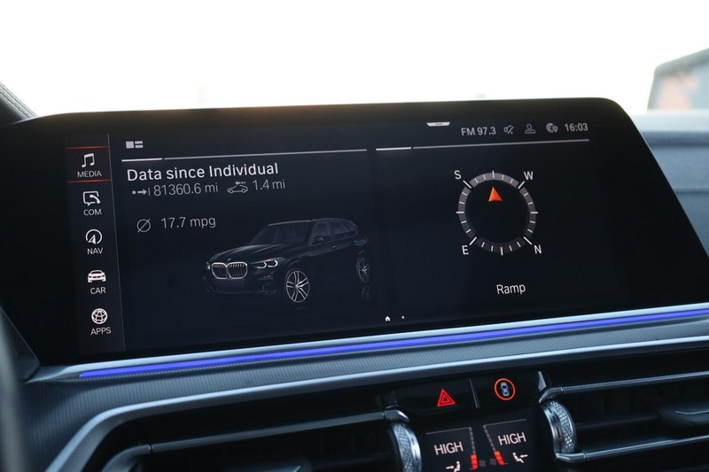 BMW X5 Vehicle Full-screen Gallery Image 12