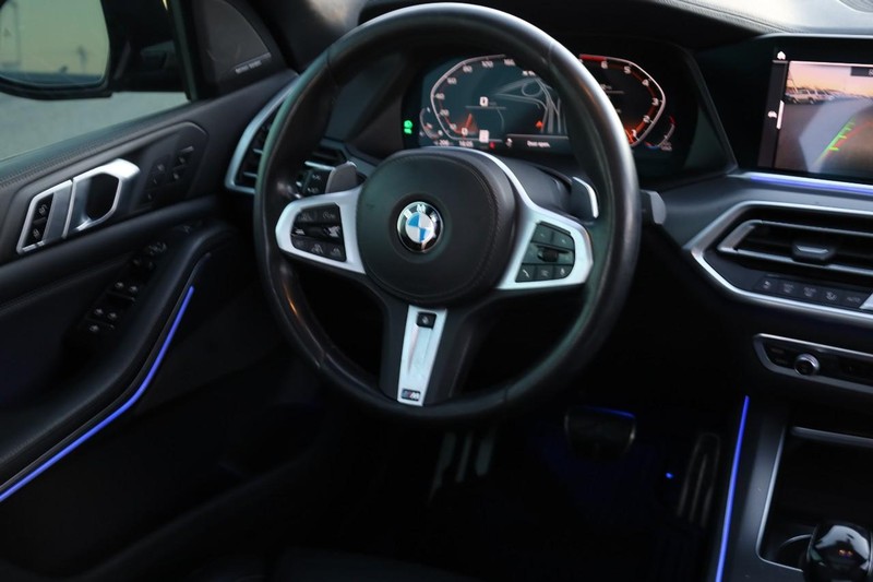 BMW X5 Vehicle Full-screen Gallery Image 27