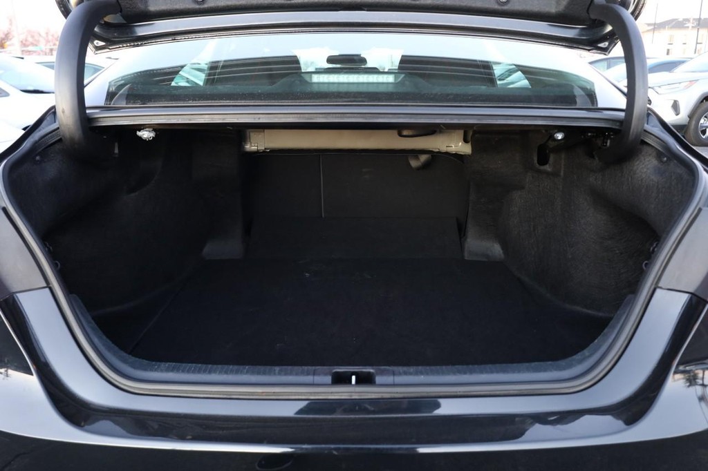 Toyota Camry Vehicle Full-screen Gallery Image 7