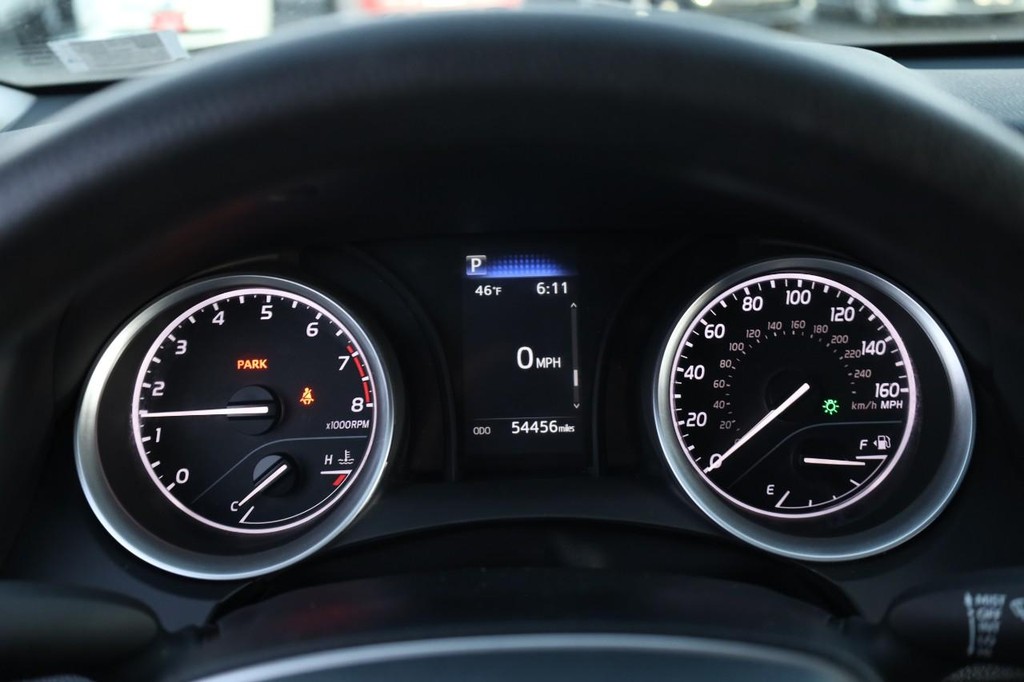 Toyota Camry Vehicle Full-screen Gallery Image 10