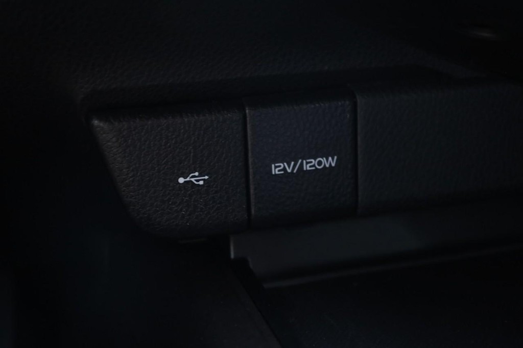 Toyota Camry Vehicle Full-screen Gallery Image 14