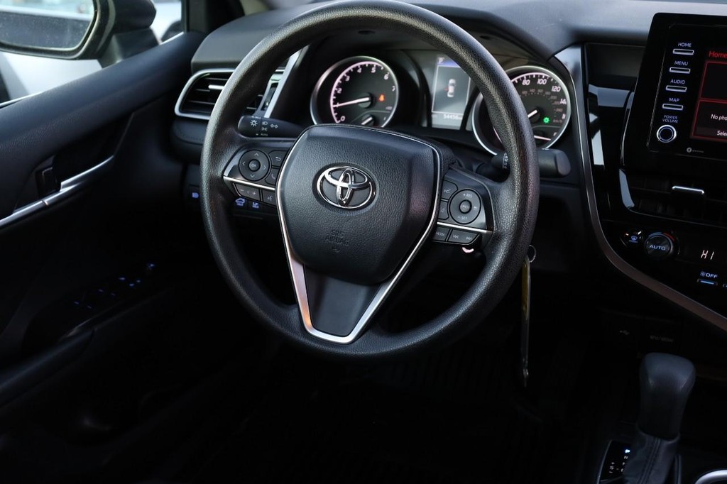 Toyota Camry Vehicle Full-screen Gallery Image 21