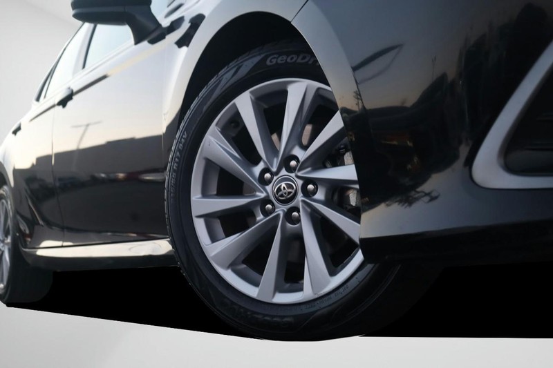 Toyota Camry Vehicle Image 03