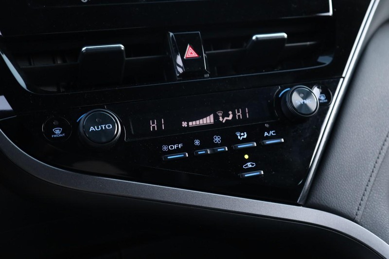 Toyota Camry Vehicle Image 13