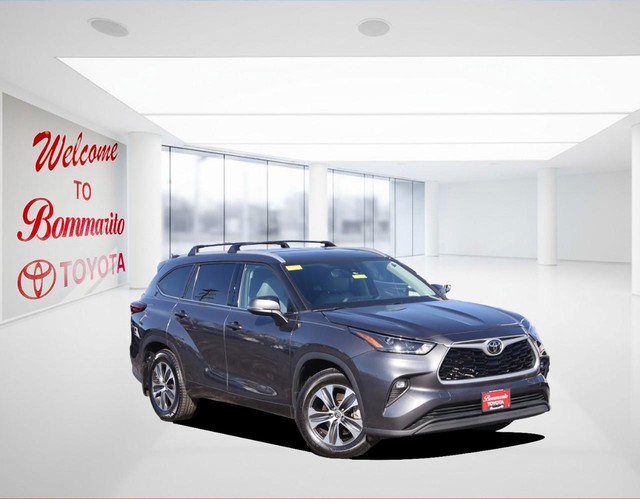 Toyota Highlander Vehicle Image 02