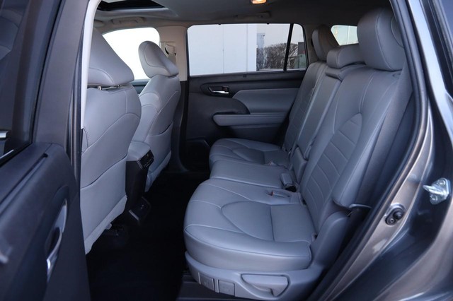 Toyota Highlander Vehicle Image 11