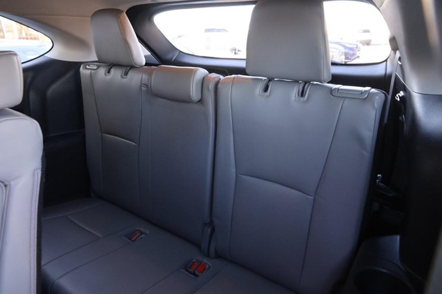 Toyota Highlander Vehicle Image 12