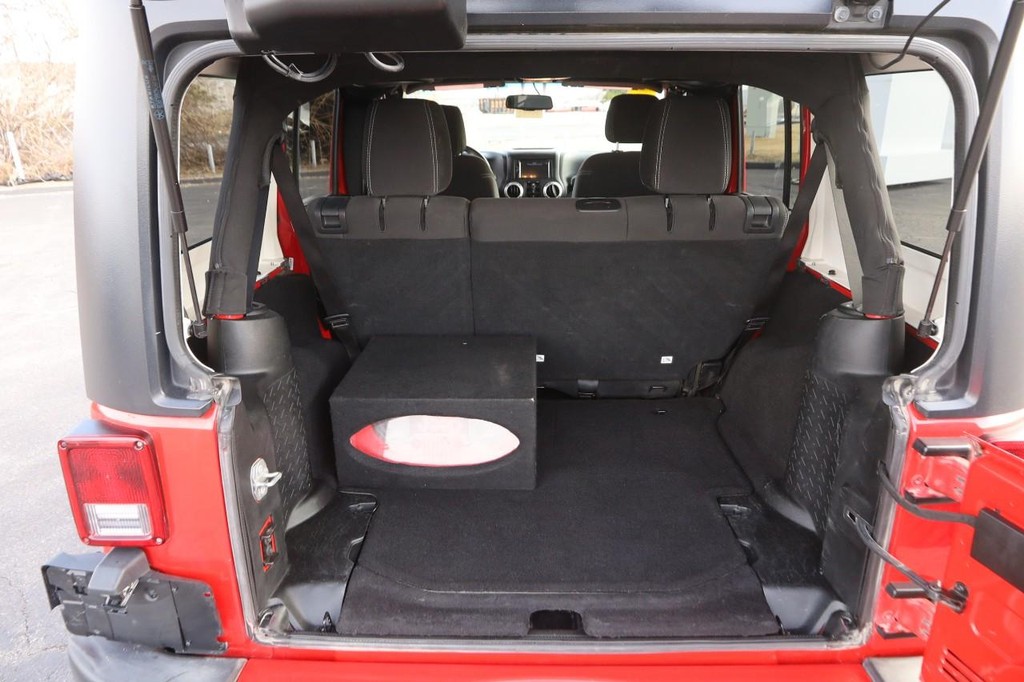 Jeep Wrangler JK Unlimited Vehicle Full-screen Gallery Image 7