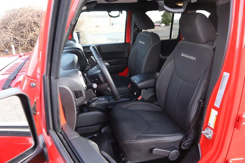 Jeep Wrangler JK Unlimited Vehicle Full-screen Gallery Image 8