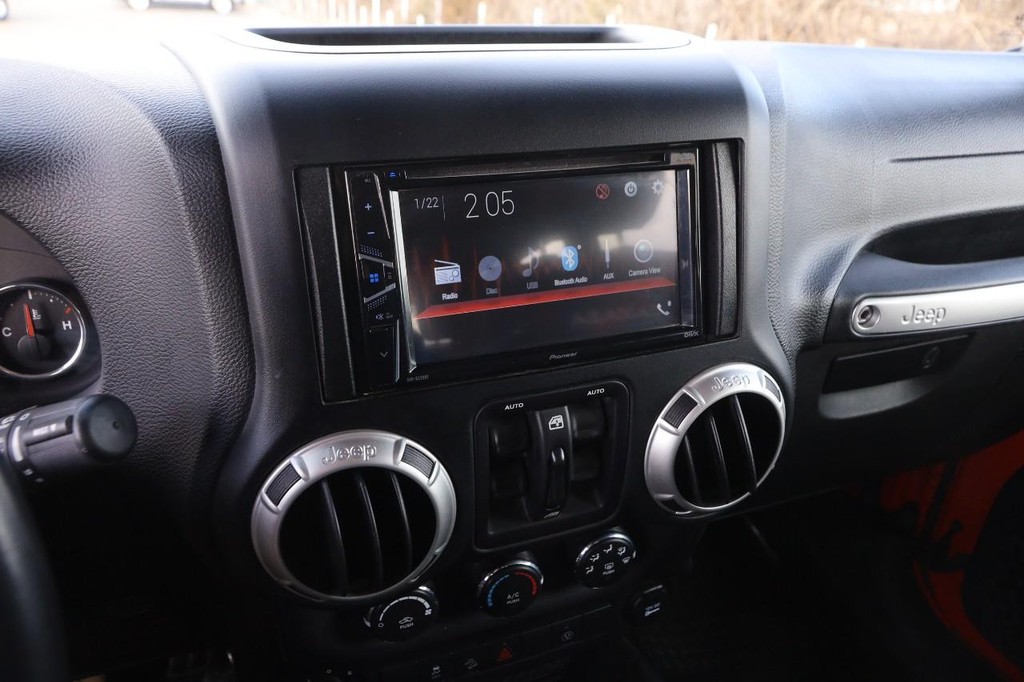 Jeep Wrangler JK Unlimited Vehicle Full-screen Gallery Image 14