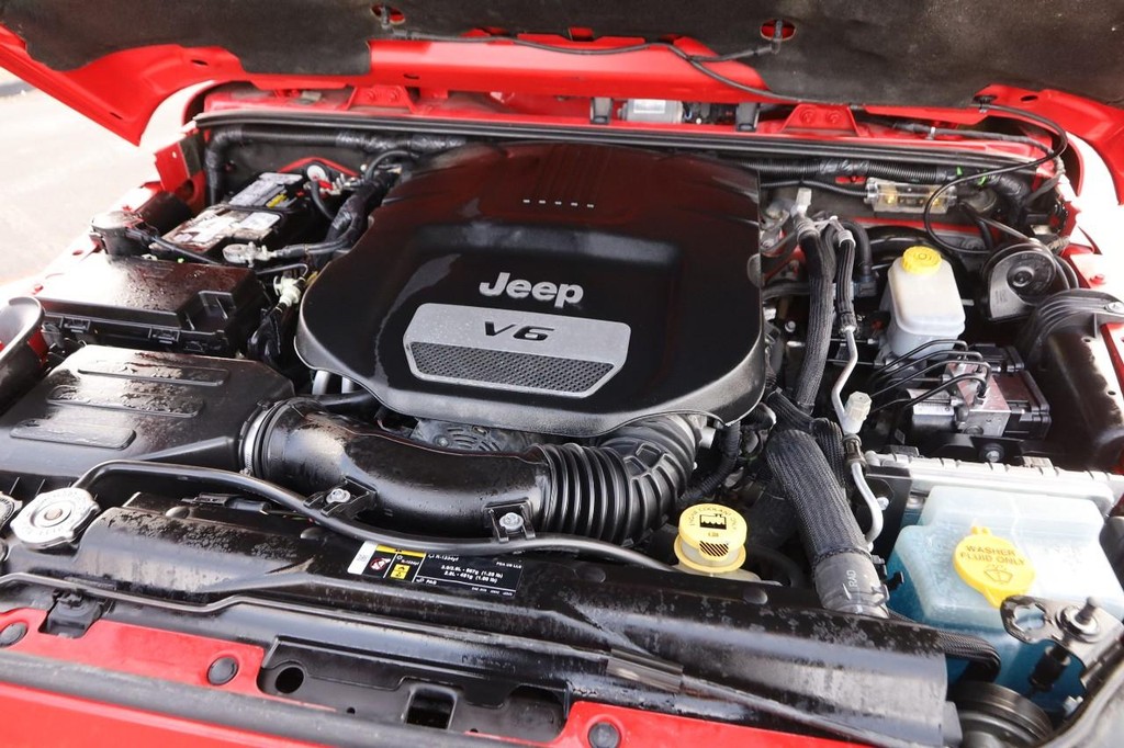 Jeep Wrangler JK Unlimited Vehicle Full-screen Gallery Image 24