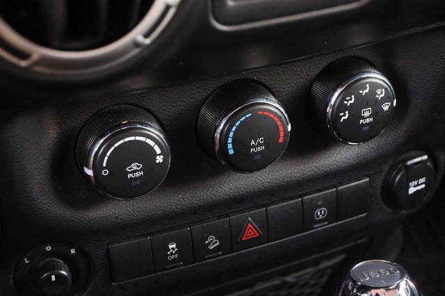 Jeep Wrangler JK Unlimited Vehicle Image 16